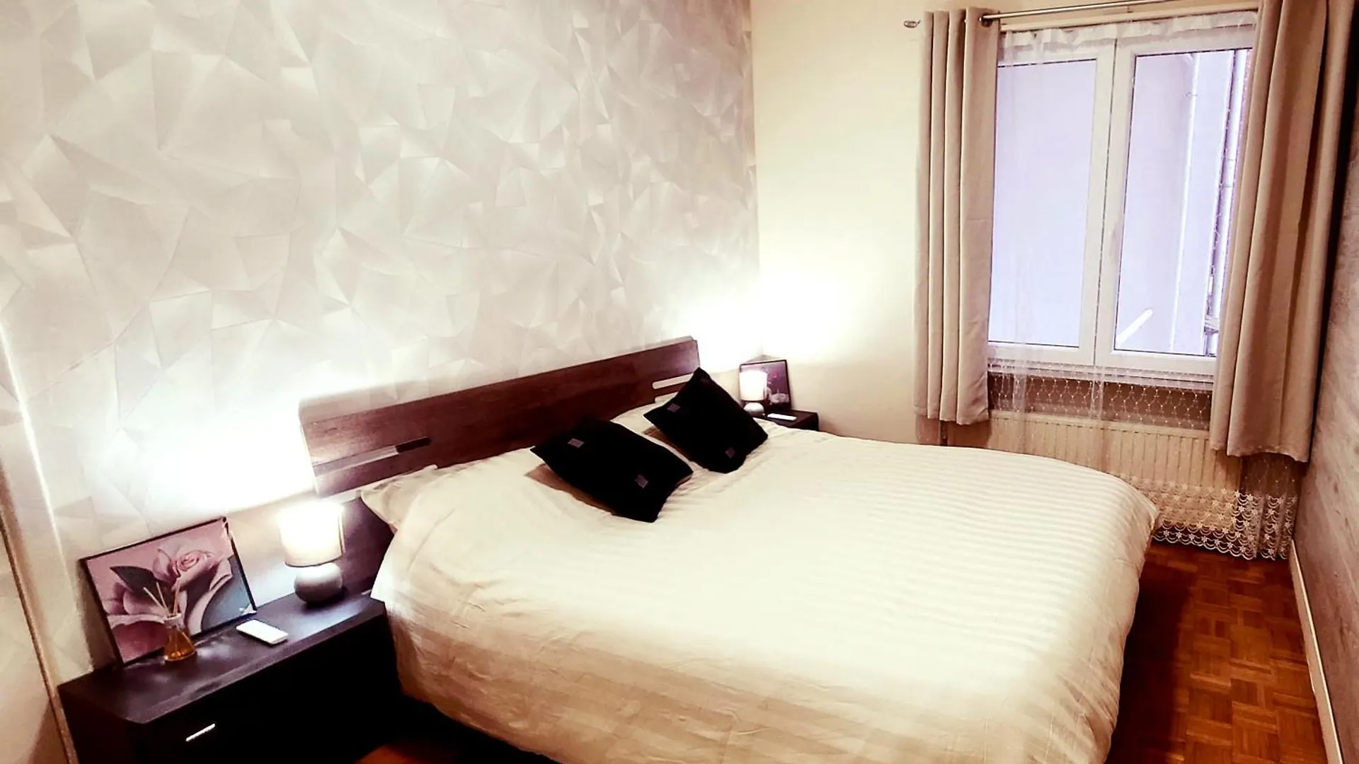 Room For Rent In Antwerpen Homestay